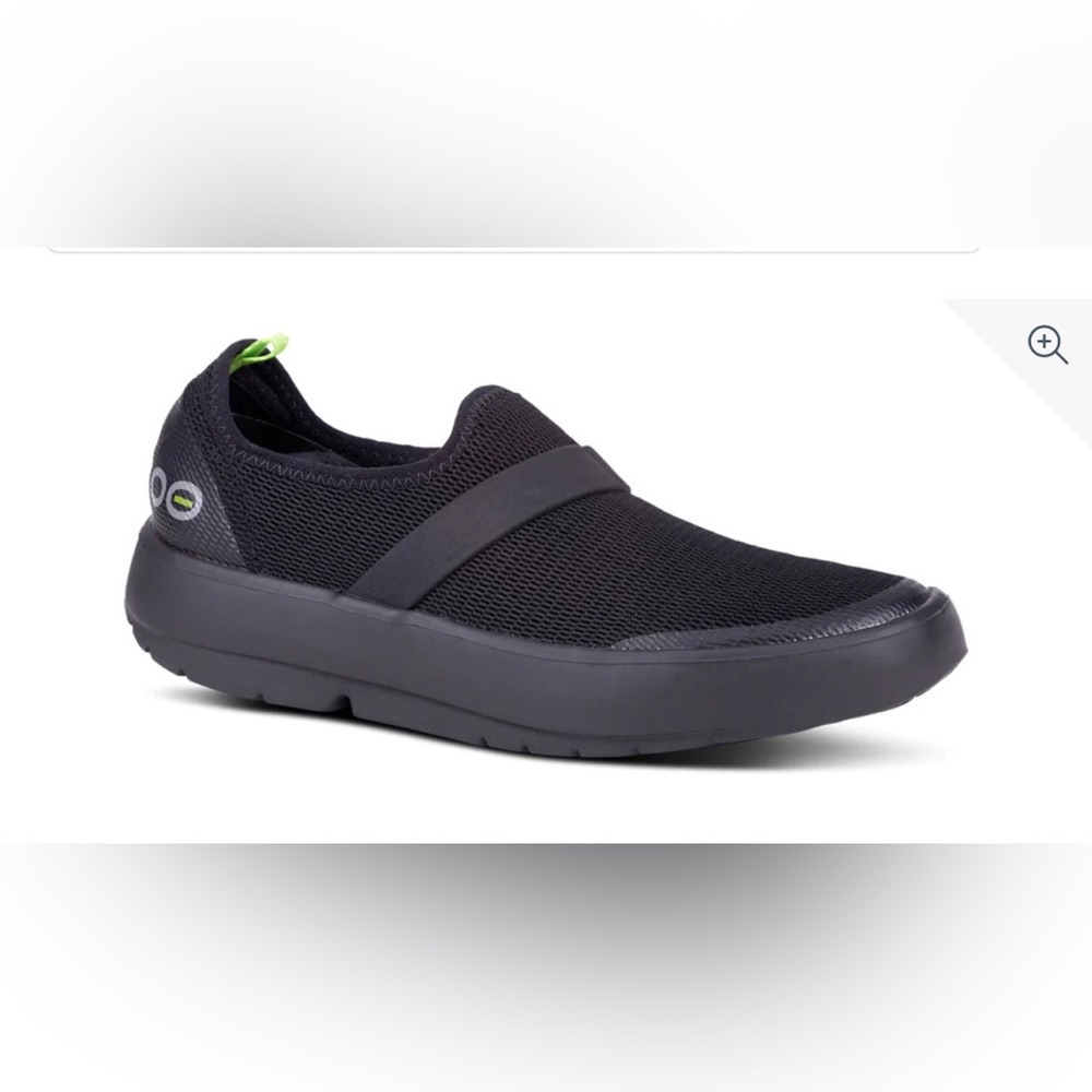 - Brand new in box Women’s OOmg low shoe size 8.  So comfy!